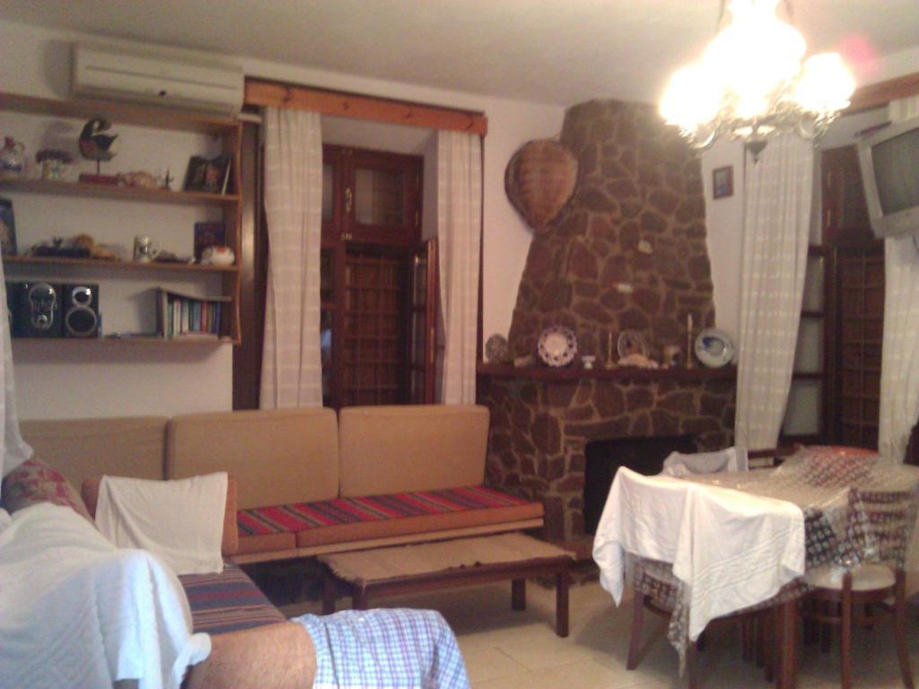 Lela Kaptani Eftalou Olive Grove Мітімна Номер фото